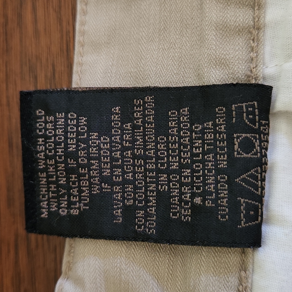 Axist Men's Sz32, Khaki Color, 2 Snap, 2 Button, 2 Front Pockets, Belt Loops - Picture 9 of 9